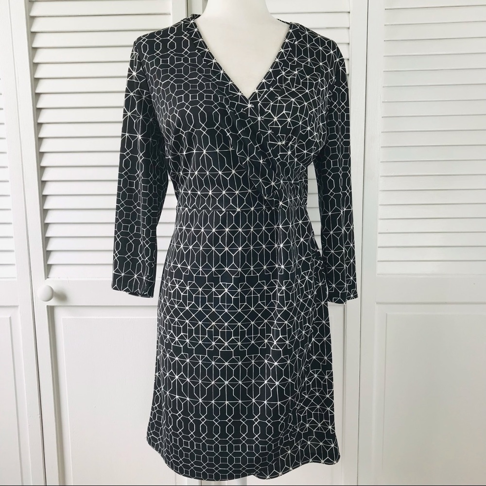 THE LIMITED Black White V-Neck Dress Size Medium